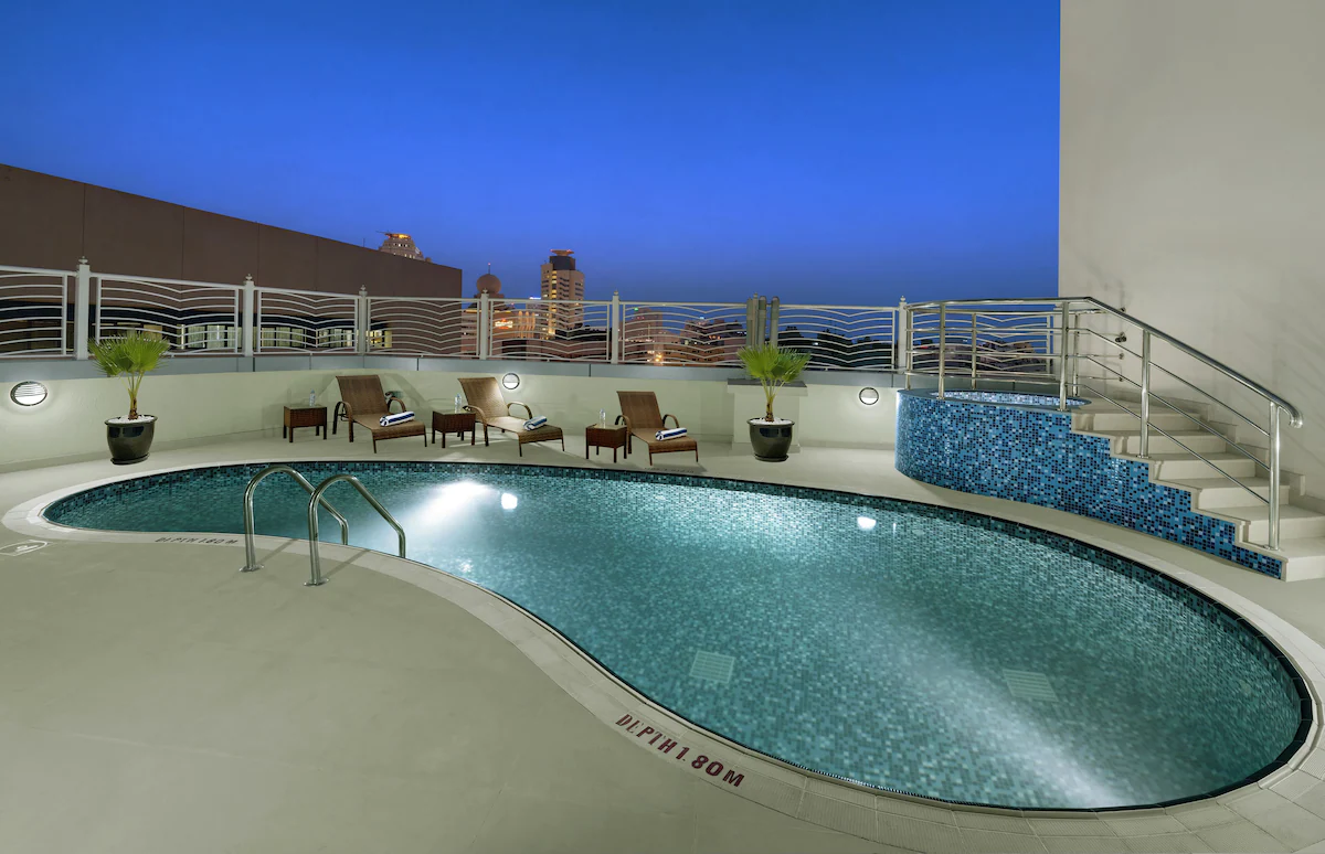 استخر لندمارک پریمیر دبی